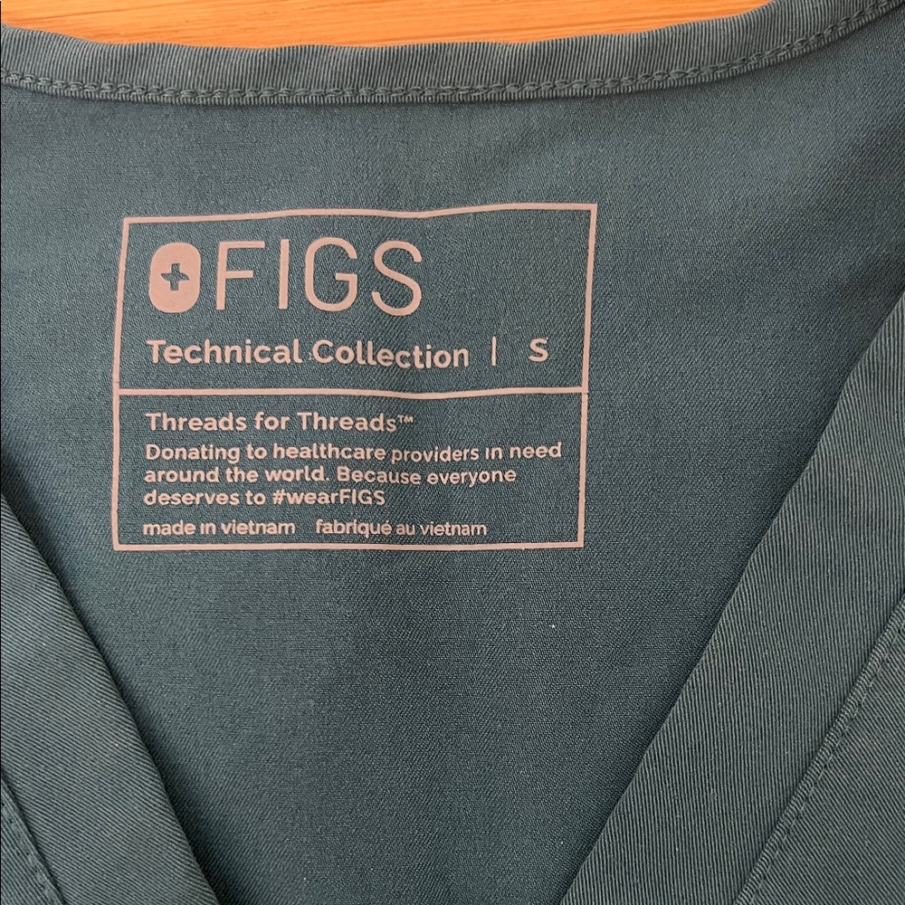 Figs Caribbean Blue V-Neck Scrub Top and Jogger Pants - Picture 4 of 9